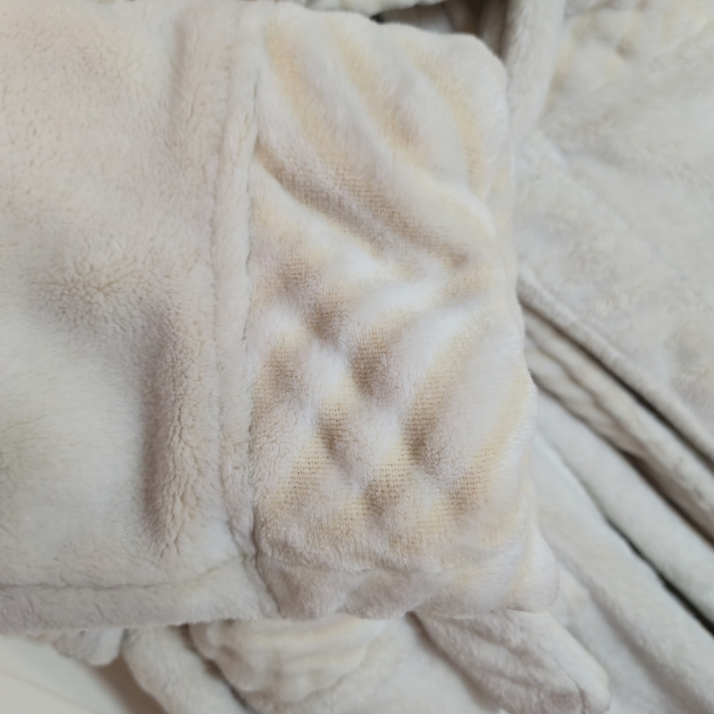 Soft Surroundings Plush Cozy Warm Cream Robe - Picture 3 of 8
